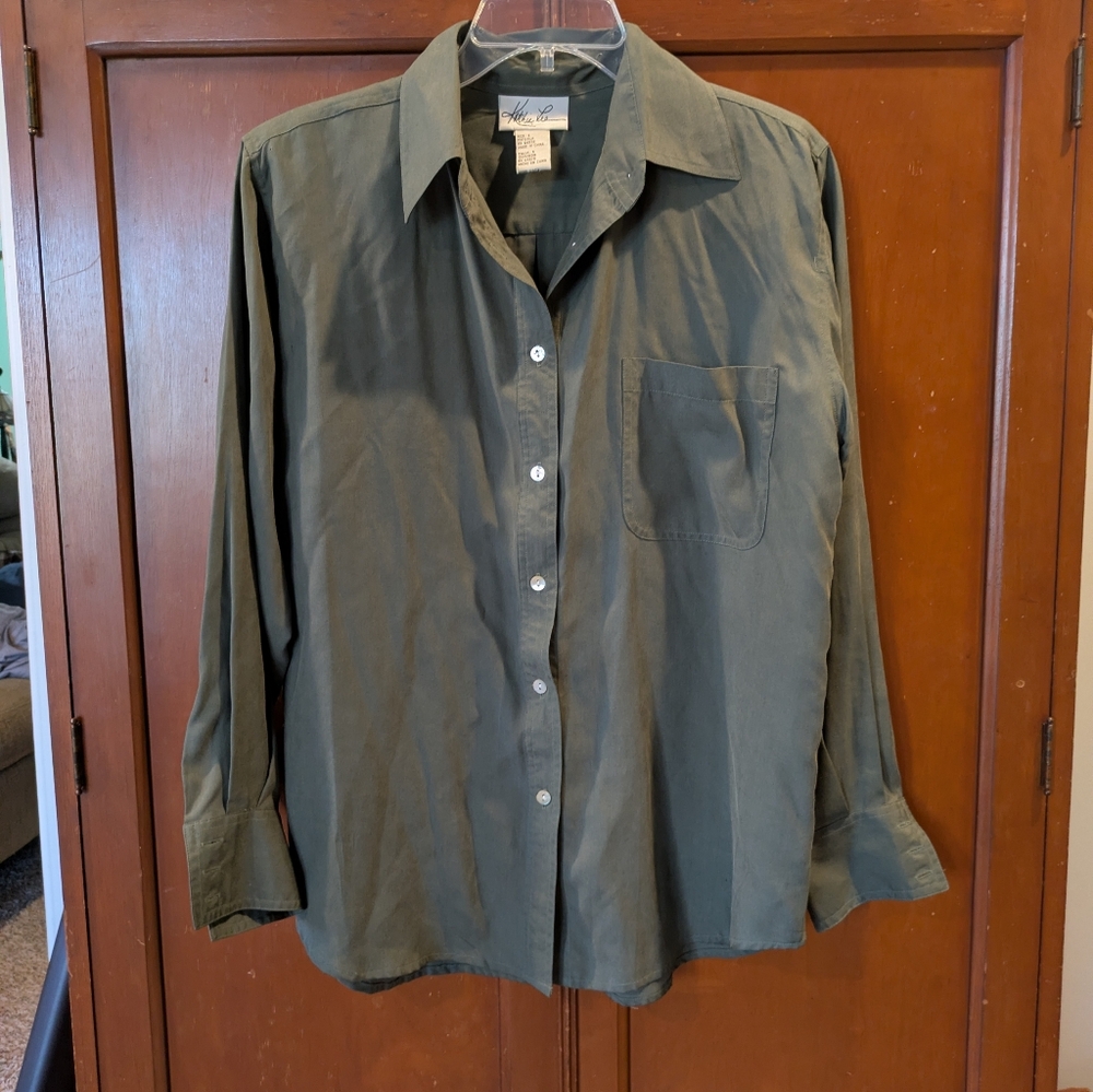 Vintage 100% Silk Kathie Lee Green Button-Up Shirt